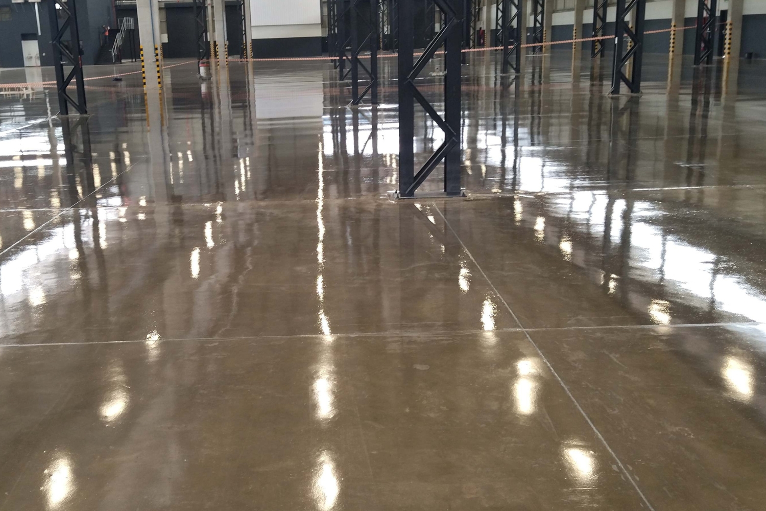 10,000 m2 factory floor with Silane epoxy finish.