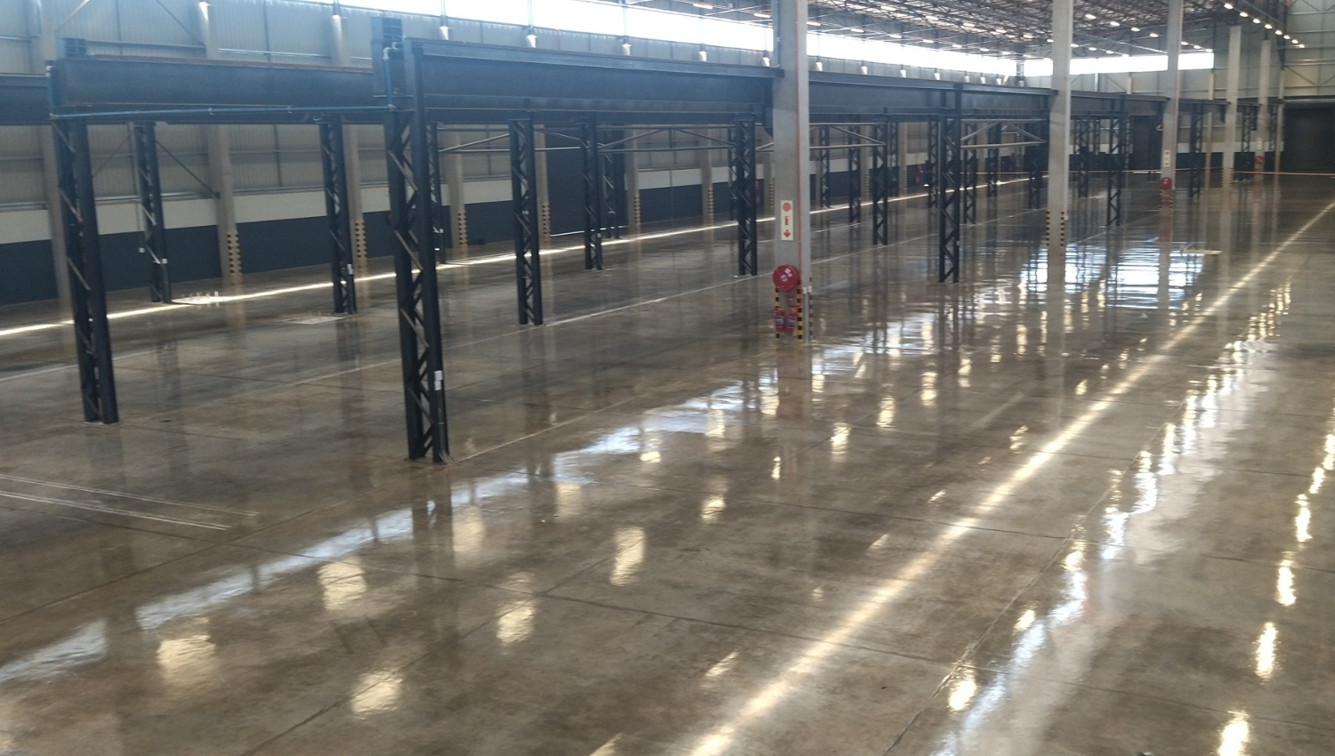 Warehouse epoxy floor. Clear epoxy flooring